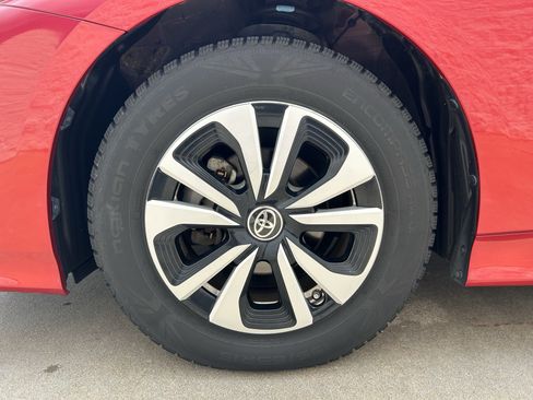 Certified 2018 Toyota Prius Prime Premium FWD image 11