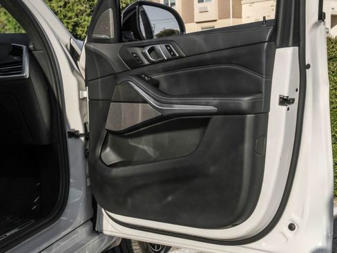 Used 2021 BMW X5 M50i image 57