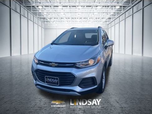 Used 2022 Chevrolet Trax LT w/ LT Convenience Package image 19