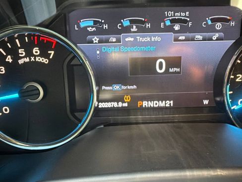 Used 2015 Ford F150 Lariat w/ Equipment Group 501A Mid AWD/4WD image 13