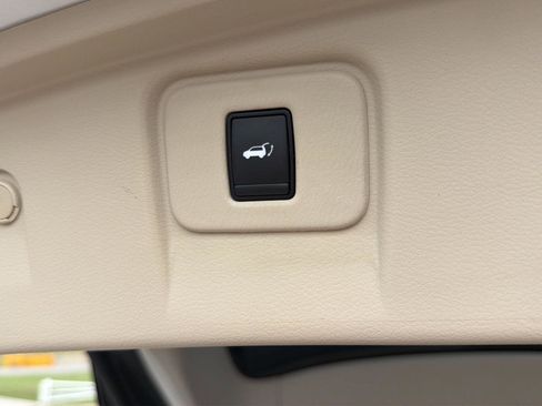 Used 2018 Nissan Murano Platinum FWD image 16