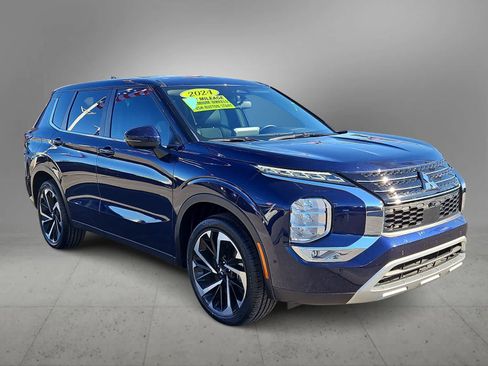 Used 2024 Mitsubishi Outlander SE image 2