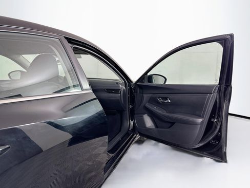 Used 2023 Nissan Sentra SV FWD image 30