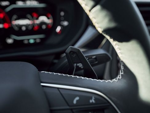 Used 2025 Lamborghini Urus SE image 59