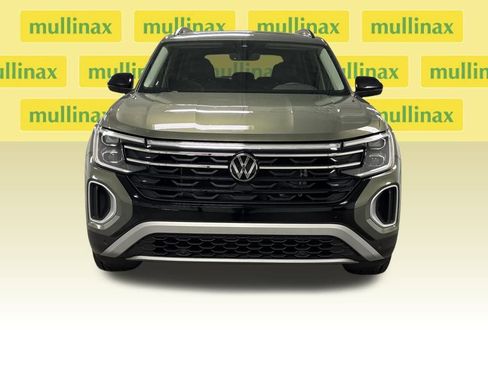 Used 2024 Volkswagen Atlas Peak Edition SE image 5
