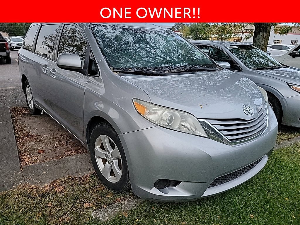 Used 2015 Toyota Sienna LE FWD image 3