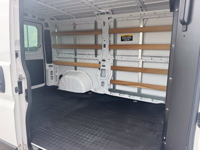 Used 2025 RAM ProMaster 2500 w/ U-Haul Equipment Group FWD image 21