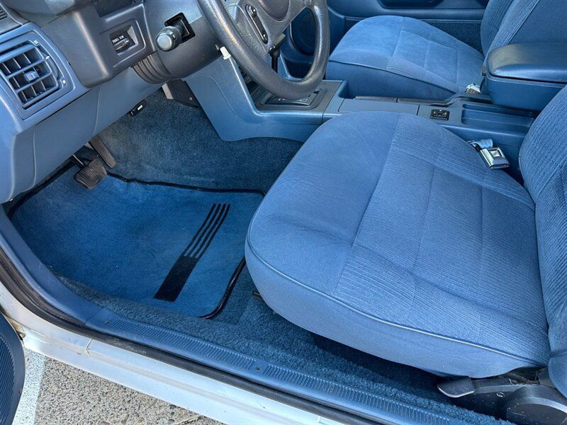 Used 1988 Ford Mustang LX RWD image 39