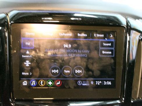 Used 2023 Chevrolet Traverse LT FWD image 26