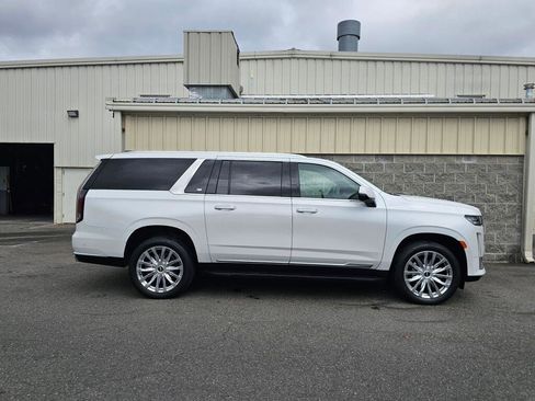 Certified 2023 Cadillac Escalade ESV Premium Luxury AWD/4WD image 9