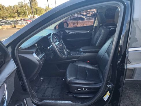 Used 2018 Cadillac XT5 Luxury w/ Driver Awareness Package FWD image 8