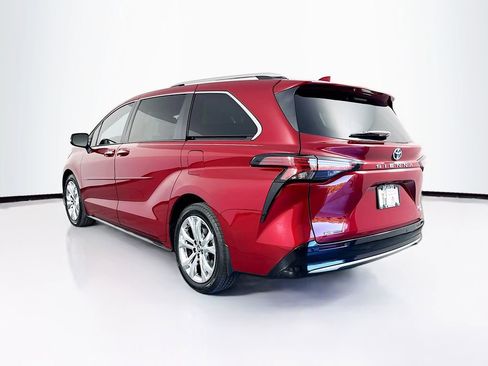 Used 2024 Toyota Sienna Platinum image 7