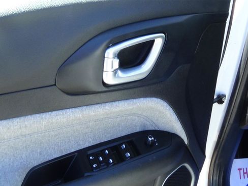 Certified 2025 Jeep Compass Latitude AWD/4WD image 16