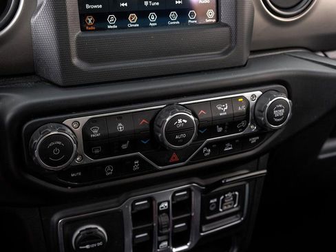 Used 2021 Jeep Wrangler Unlimited Sport image 34