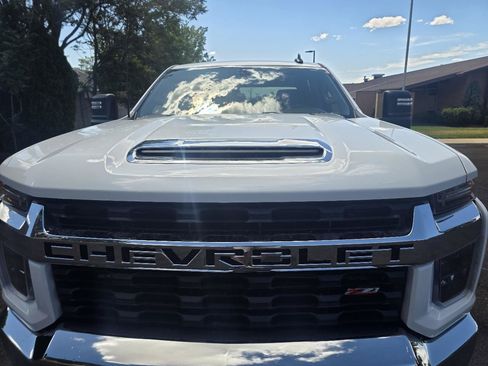 Used 2023 Chevrolet Silverado 3500 LT w/ Remote Start Package AWD/4WD image 9