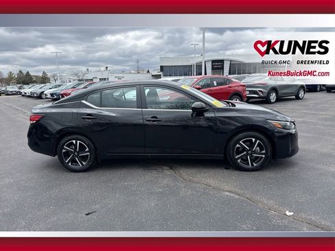 Used 2025 Nissan Sentra SV image 3