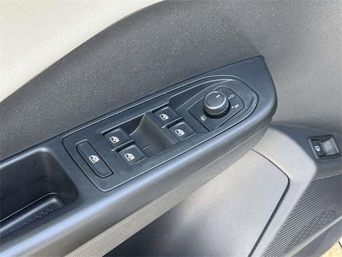 Certified 2022 Volkswagen Taos SE w/ IQ.Drive SE Package image 15