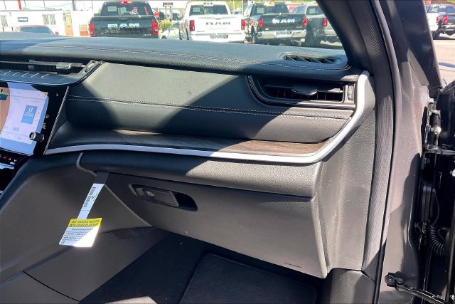 New 2026 Jeep Grand Cherokee Altitude AWD/4WD image 28