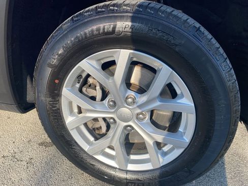 Used 2023 Jeep Grand Cherokee L Limited w/ Trailer Tow Group (B) image 8