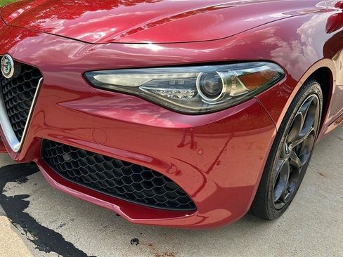 Used 2019 Alfa Romeo Giulia Ti Sport w/ Quick Order Package 22S Sport AWD/4WD image 18