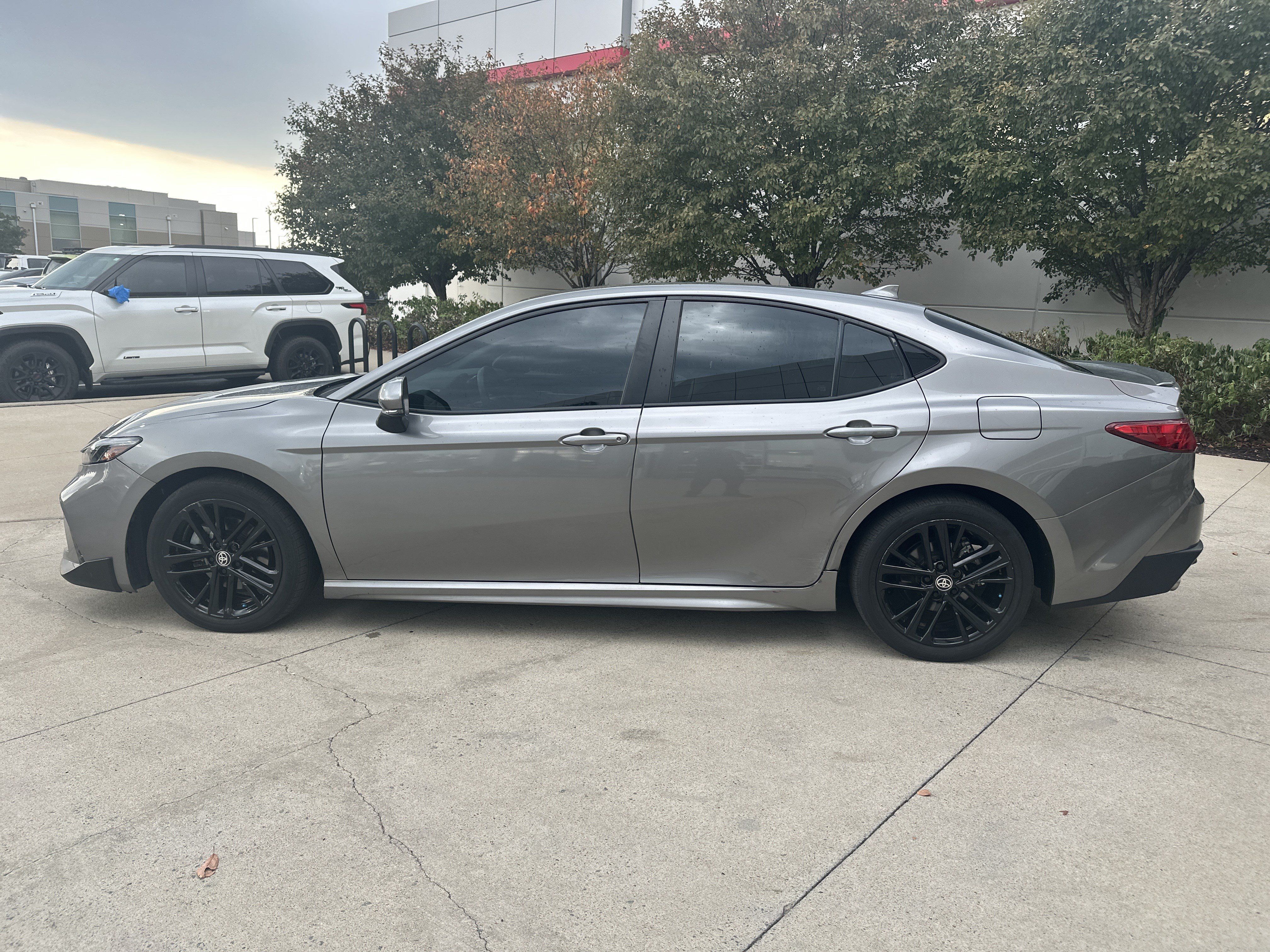 Used 2025 Toyota Camry SE w/ Convenience Package FWD image 9