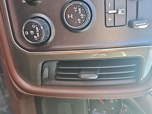 Used 2015 Chevrolet Silverado 1500 High Country w/ High Country Premium Package image 19