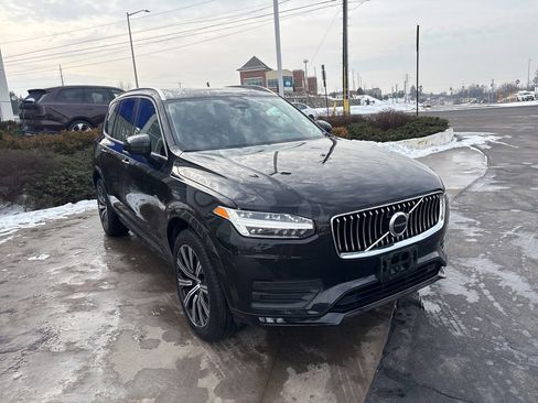 Certified 2023 Volvo XC90 B6 Core w/ Climate Package image 3