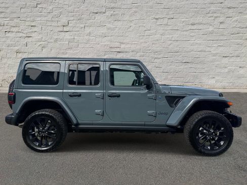 Used 2025 Jeep Wrangler Unlimited Sahara AWD/4WD image 6