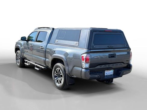 Used 2021 Toyota Tacoma TRD Sport w/ TRD Premium Sport Package AWD/4WD image 3