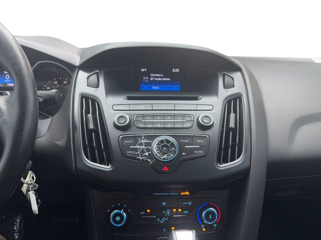 Used 2016 Ford Focus SE w/ SE Sport Package FWD image 40