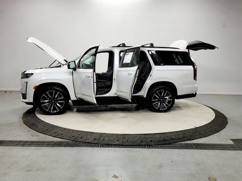 Used 2023 Cadillac Escalade Sport image 12