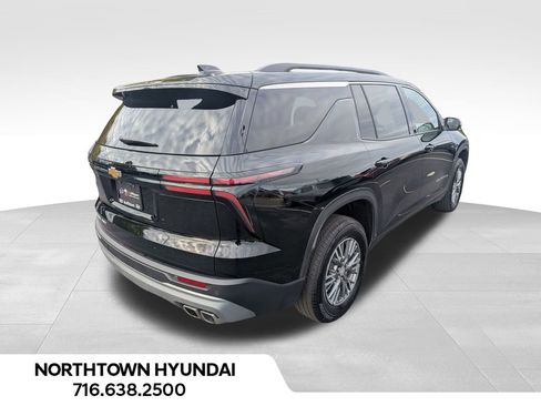 Used 2025 Chevrolet Traverse LT image 19