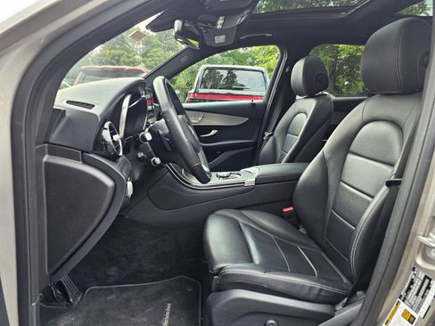 Used 2019 Mercedes-Benz GLC 300 4MATIC image 20