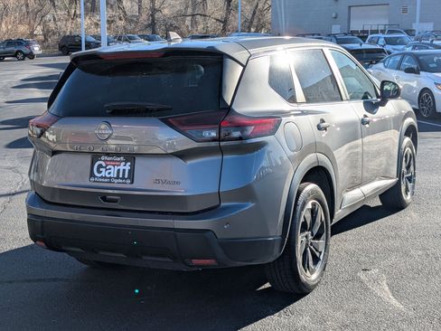 Used 2024 Nissan Rogue SV image 3