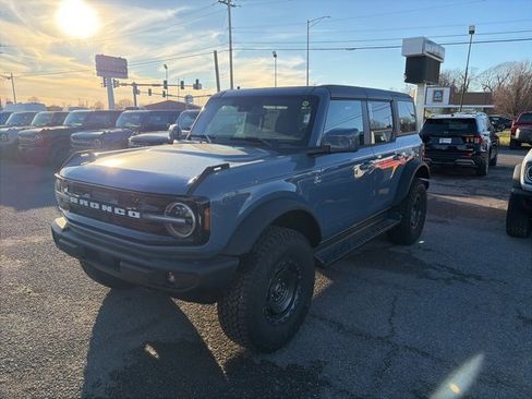 New 2025 Ford Bronco Outer Banks w/ Sasquatch Package image 2