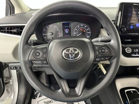 Used 2025 Toyota Corolla LE FWD image 17