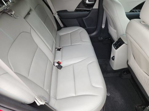 Used 2018 Kia Niro Touring FWD image 32