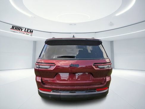 New 2025 Jeep Grand Cherokee L Laredo image 4