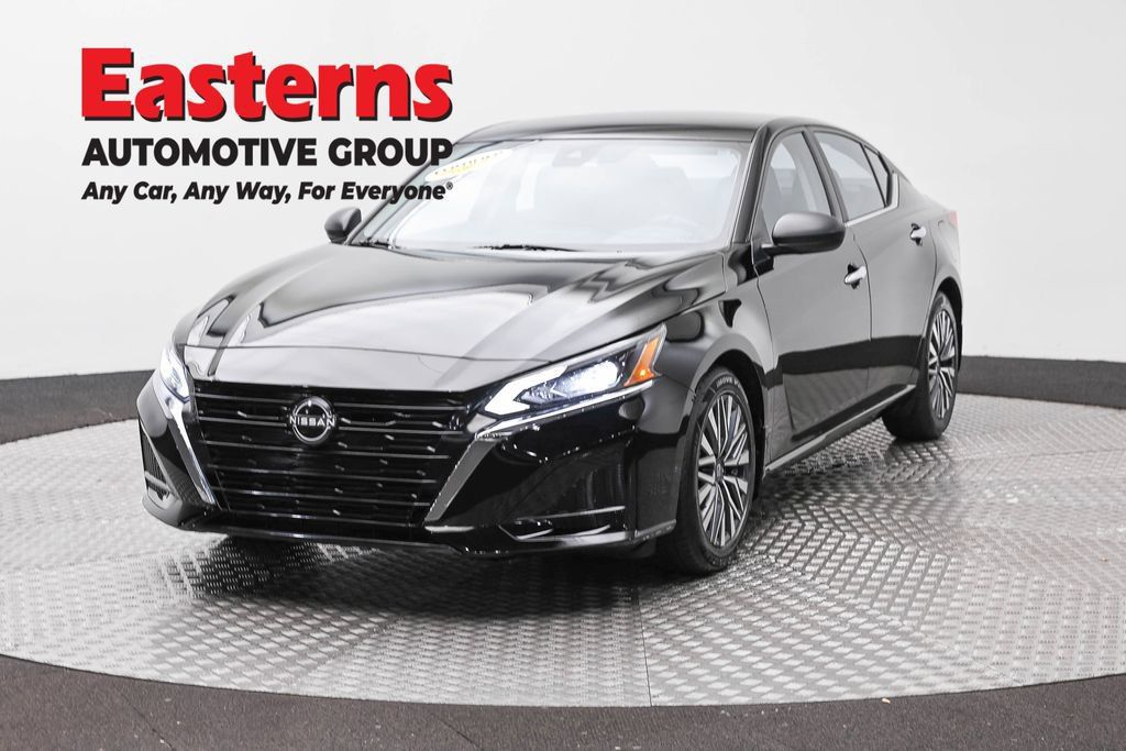 Used 2024 Nissan Altima 2.5 SV FWD image 1