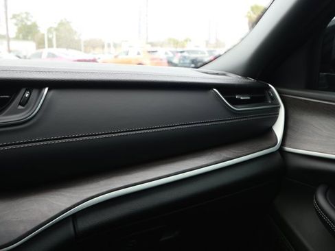 Used 2025 Jeep Grand Cherokee L Limited w/ Black Appearance Package image 27