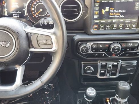 Used 2022 Jeep Wrangler Unlimited Sahara w/ Cold Weather Group image 28