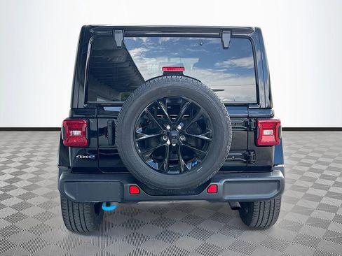 Used 2022 Jeep Wrangler Unlimited Sahara w/ Cold Weather Group AWD/4WD image 7