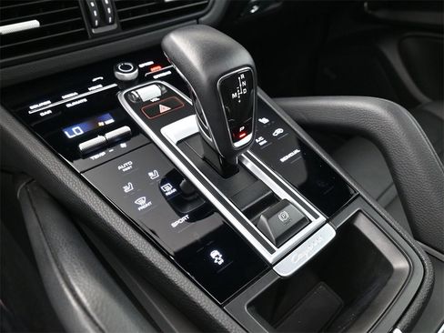 Used 2023 Porsche Cayenne Platinum Edition image 25