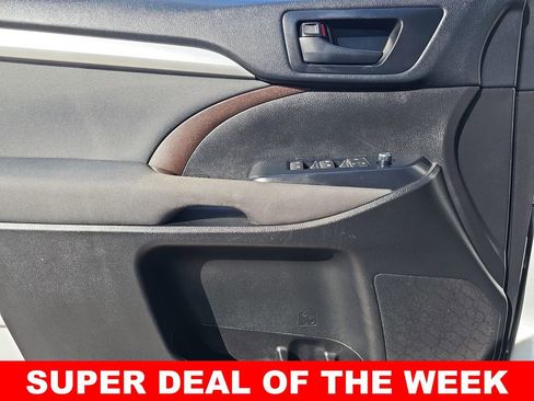 Used 2018 Toyota Highlander LE image 26