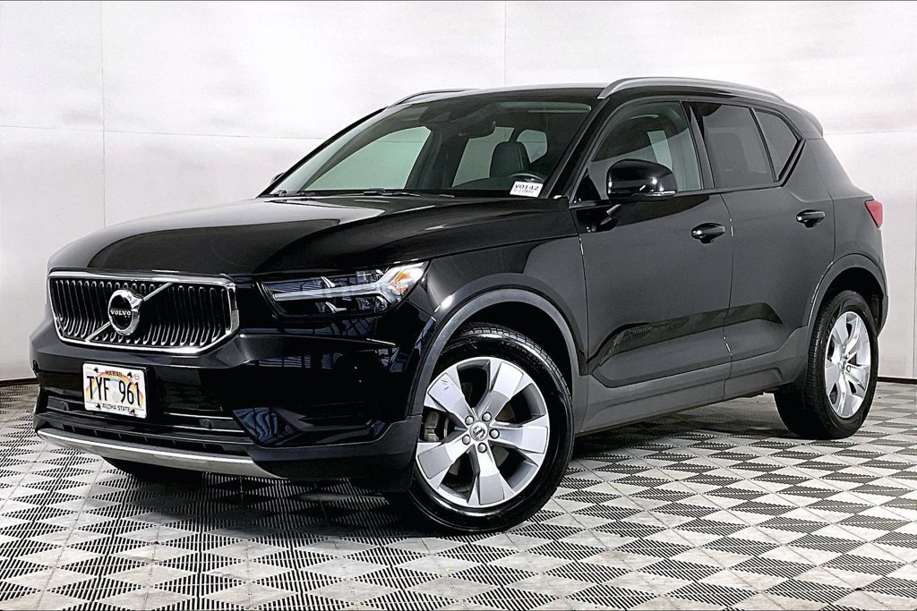 Used 2020 Volvo XC40 T4 Momentum FWD image 1
