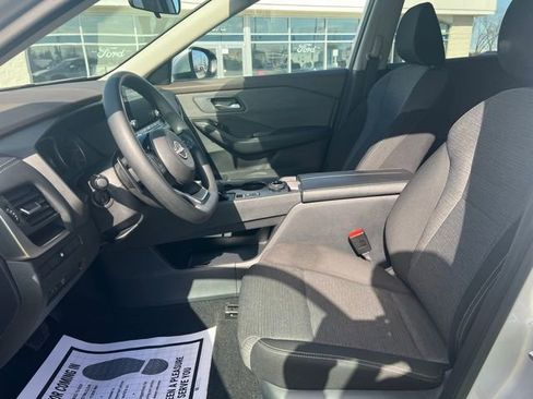 Used 2023 Nissan Rogue SV AWD/4WD image 10