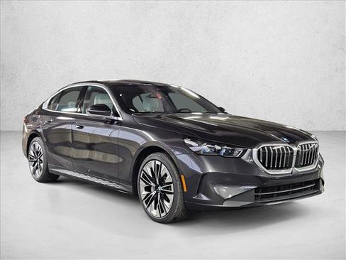 New 2026 BMW 530i xDrive w/ Premium Package image 6