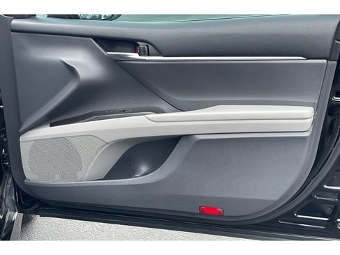 Used 2022 Toyota Camry LE w/ Carpet Mat Package (TMS) image 18