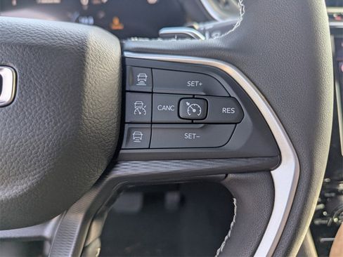 New 2025 Jeep Grand Cherokee Altitude image 19