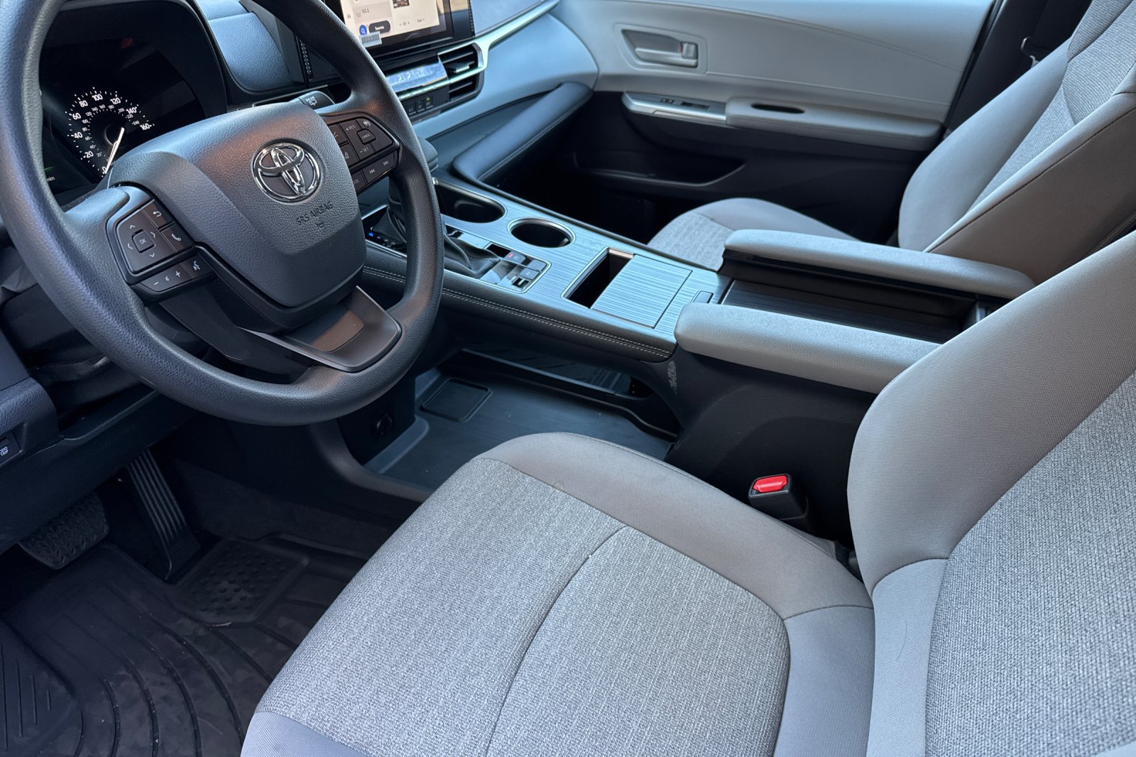 Certified 2026 Toyota Sienna LE FWD image 12